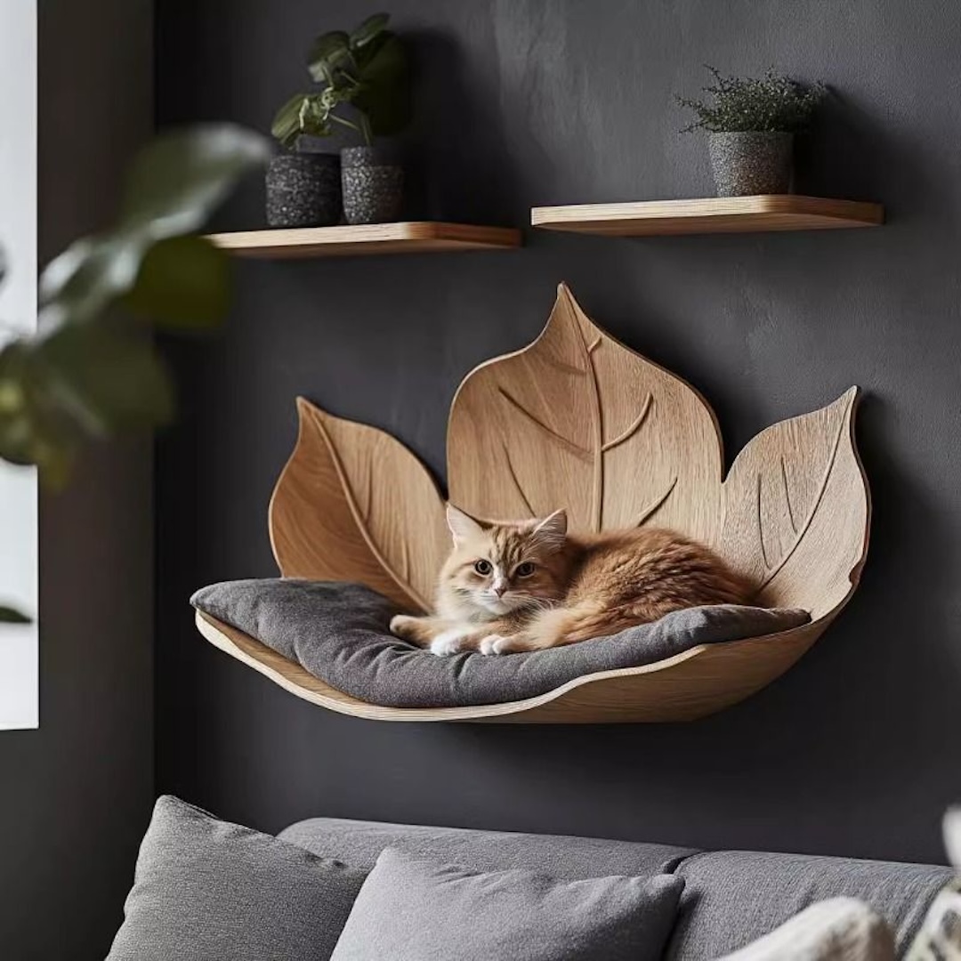 Leaf-Shaped Wall-Mounted Cat Bed with Cushion